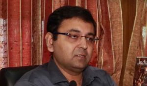 একাই ছবি টেনে নিয়ে নিয়ে যেতে হয়