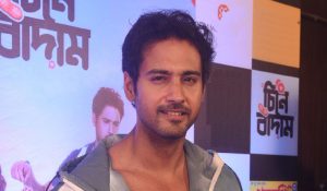 আইনি পথে হাঁটার হুঁশিয়ারি