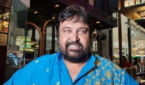আশেপাশে আর কেউ ছিল না